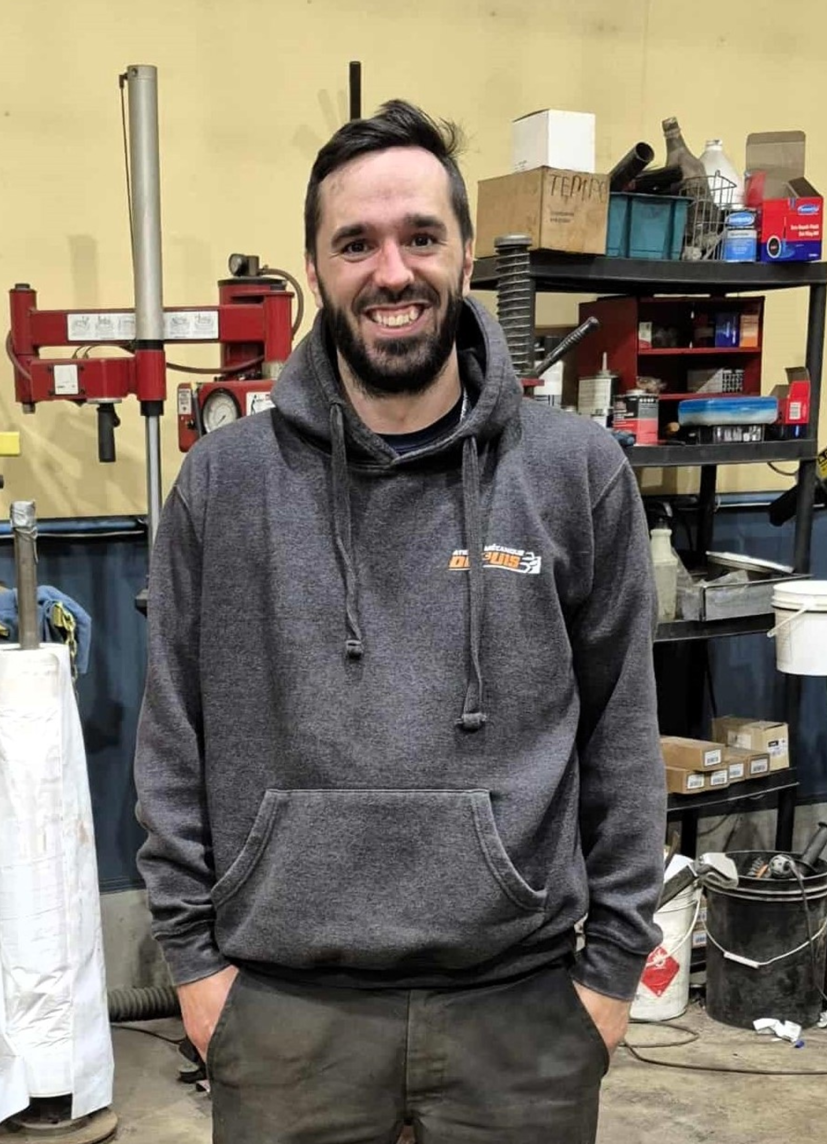 Étienne Milette: stagiaire et préposé au service